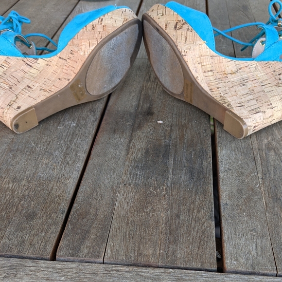 Guess Turquoise Platform Heels, Size 8M - Picture 6 of 7